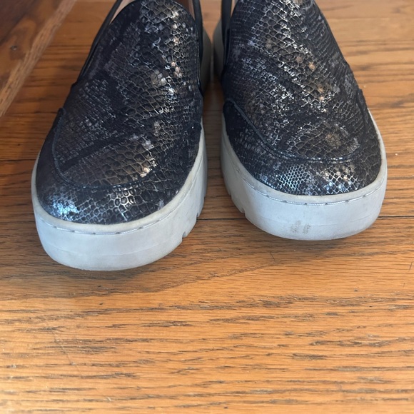 Vionic Dinora Boa Black & Snake Print Leather Platform Slip-on Sneaker US 7 - Picture 9 of 9